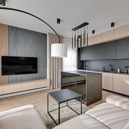 Zajezdnia Wrzeszcz 2 By Grand Apartments Гданьск Экстерьер фото