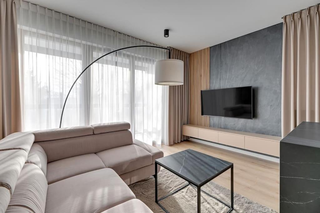 Zajezdnia Wrzeszcz 2 By Grand Apartments Гданьск Экстерьер фото