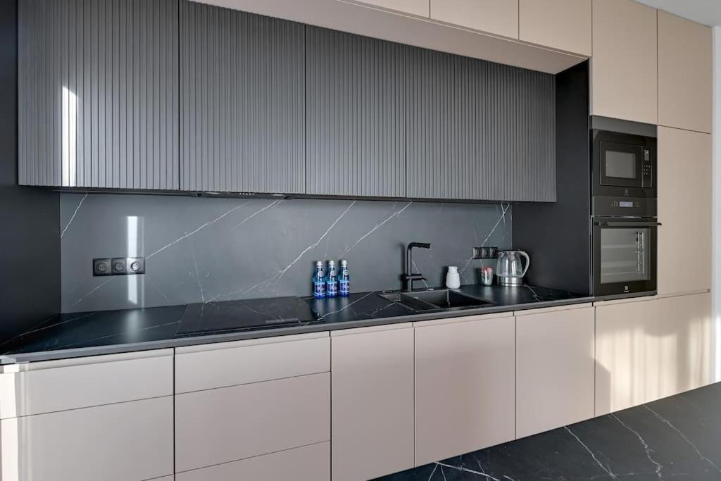 Zajezdnia Wrzeszcz 2 By Grand Apartments Гданьск Экстерьер фото